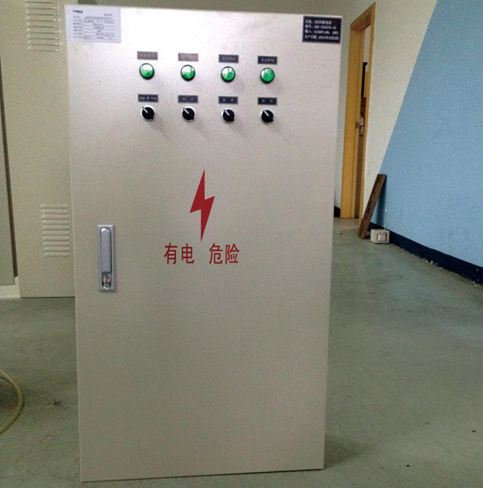 �͉������